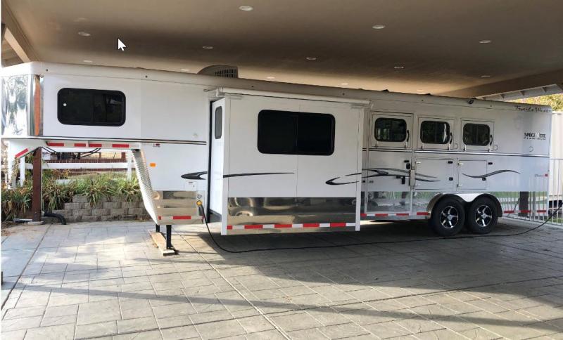 2017 Trails West Z Classic 3 Horse Trailer w/ Living Quarters 2017 Trails West Z Classic 3 Horse Trailer w/ Living Quarters