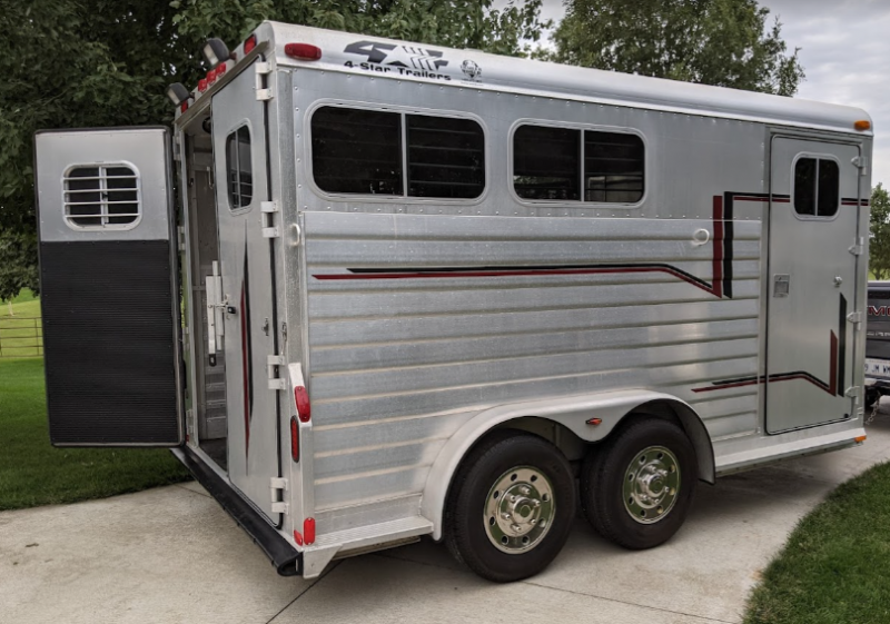 2001 4-Star 2 Horse Slant Load Bumper Pull Trailer 2001 4-Star 2 Horse Slant Load Bumper Pull Trailer