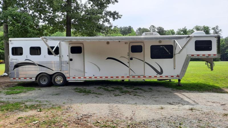 2005 Kiefer Built 3 Horse Trailer w/ 17' SW Living Quarters 2005 Kiefer Built 3 Horse Trailer w/ 17' SW Living Quarters