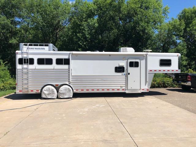 2009 Elite 3 Horse Trailer w/ Cowboy Classic Custom Living Quarters 2009 Elite 3 Horse Trailer w/ Cowboy Classic Custom Living Quarters