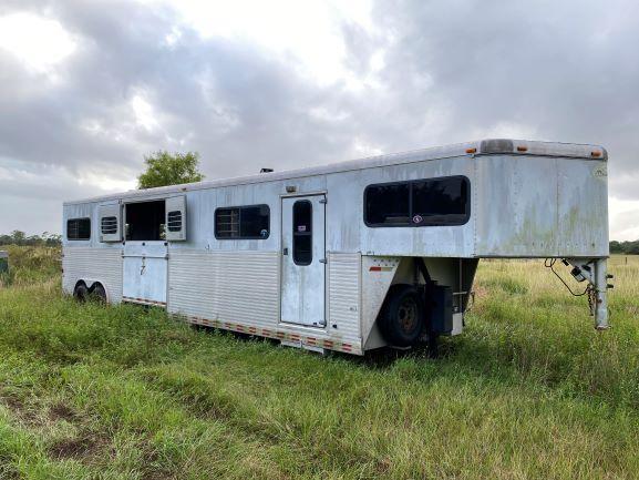 2000 Sundowner 40' Horse Trailer w/ Aluminum Dividers 2000 Sundowner 40' Horse Trailer w/ Aluminum Dividers