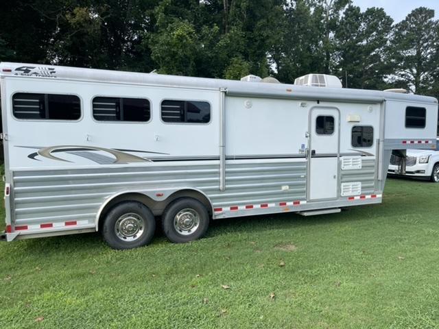 2010 4-Star Cowboy Deluxe 3 Horse Slant Load w/ Living Quarters 2010 4-Star Cowboy Deluxe 3 Horse Slant Load w/ Living Quarters