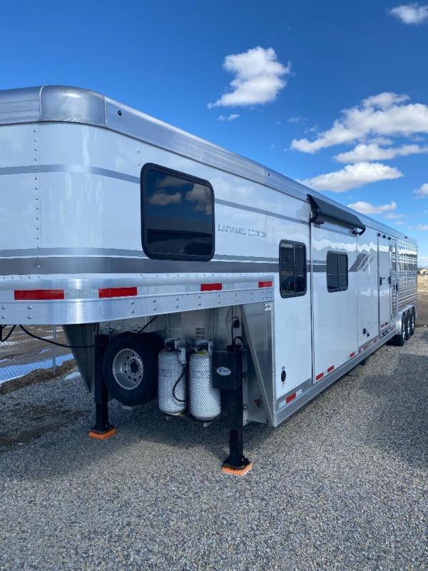 2020 SMC Laramie Livestock Edition w/Slideout 2020 SMC Laramie Livestock Edition w/Slideout