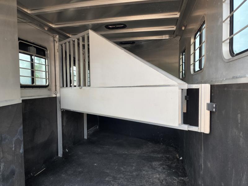 used Horse Trailers Kiefer Manufacturing  for sale, in Nappanee, IN Thumbnail 4