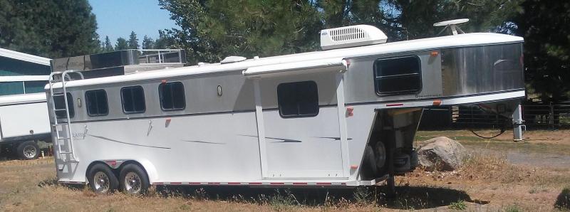 2004 Classic Gold Series 4-Horse Slant Aluminum Trailer w/ Living Quarters 2004 Classic Gold Series 4-Horse Slant Aluminum Trailer w/ Living Quarters