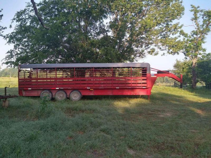 1997 Gooseneck 28' Triple Axle Stock Trailer 1997 Gooseneck 28' Triple Axle Stock Trailer