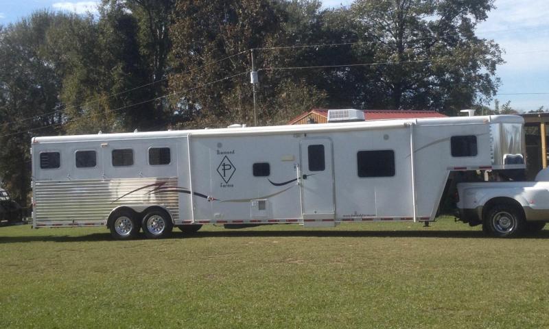 2011 Hoosier Maverick 4 Horse Trailer w/ 15' SW Living Quarters 2011 Hoosier Maverick 4 Horse Trailer w/ 15' SW Living Quarters