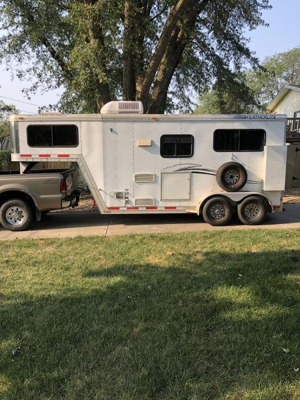 2001 Featherlite 9607 Weekender Horse Trailer 2001 Featherlite 9607 Weekender Horse Trailer