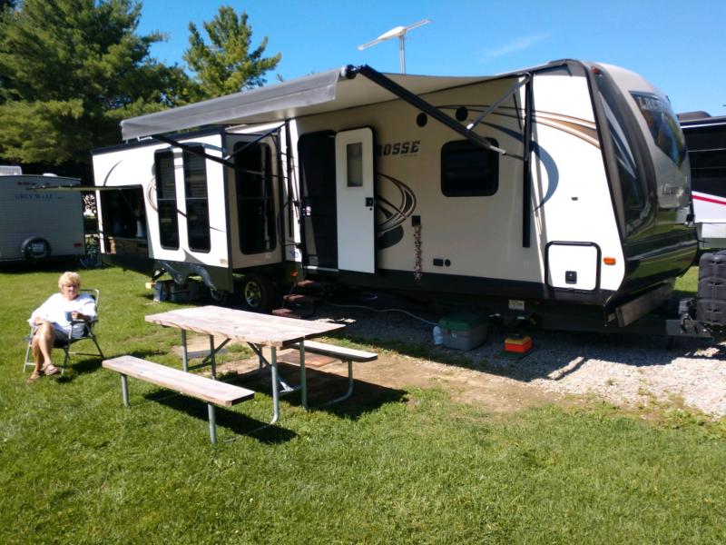 2016 Primetime Lacrosse 330RST Travel Trailer 2016 Primetime Lacrosse 330RST Travel Trailer