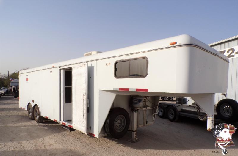 2002 CM 8.5 x 32 USED Enclosed Cargo Trailer 2002 CM 8.5 x 32 USED Enclosed Cargo Trailer