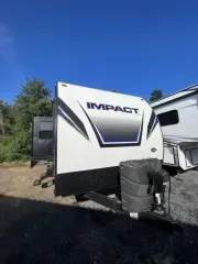 2019 Keystone Impact 330