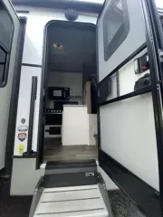 used Fifth Wheel Trailers Keystone RV  for sale, in Staunton, VA Thumbnail 3