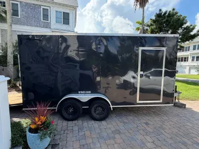 Enclosed V-Nosed trailer double axil