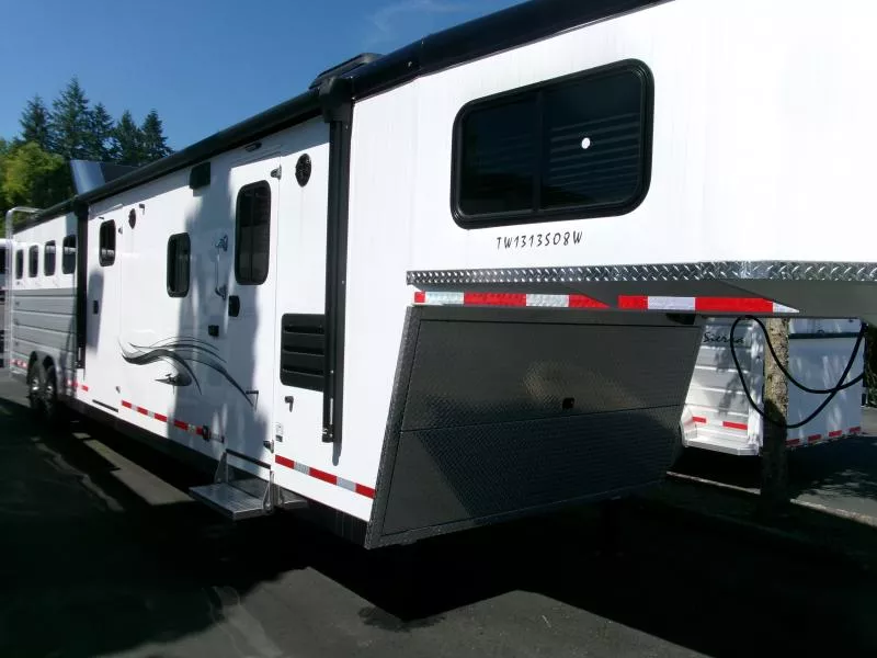 2023 Trails West Manufacturing Sierra Horse Trailer
