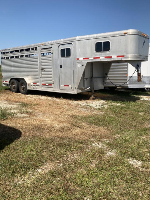 1999 Featherlite 8411 Livestock Trailer 1999 Featherlite 8411 Livestock Trailer