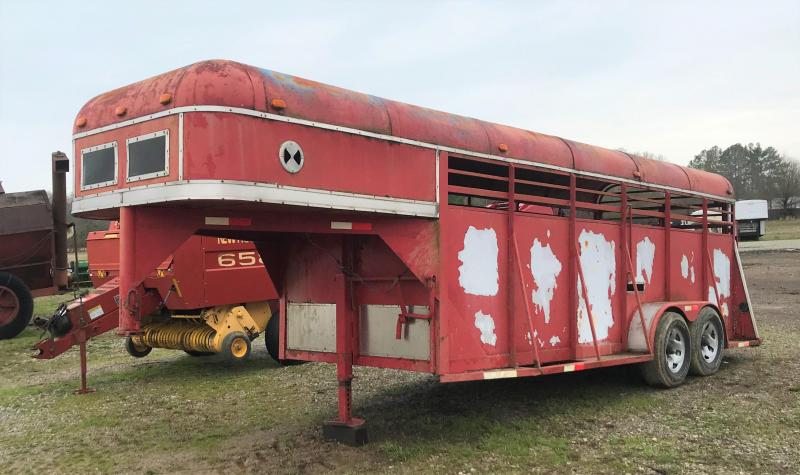 2002 BIG VALLEY STOCK TRAILER 2002 BIG VALLEY STOCK TRAILER