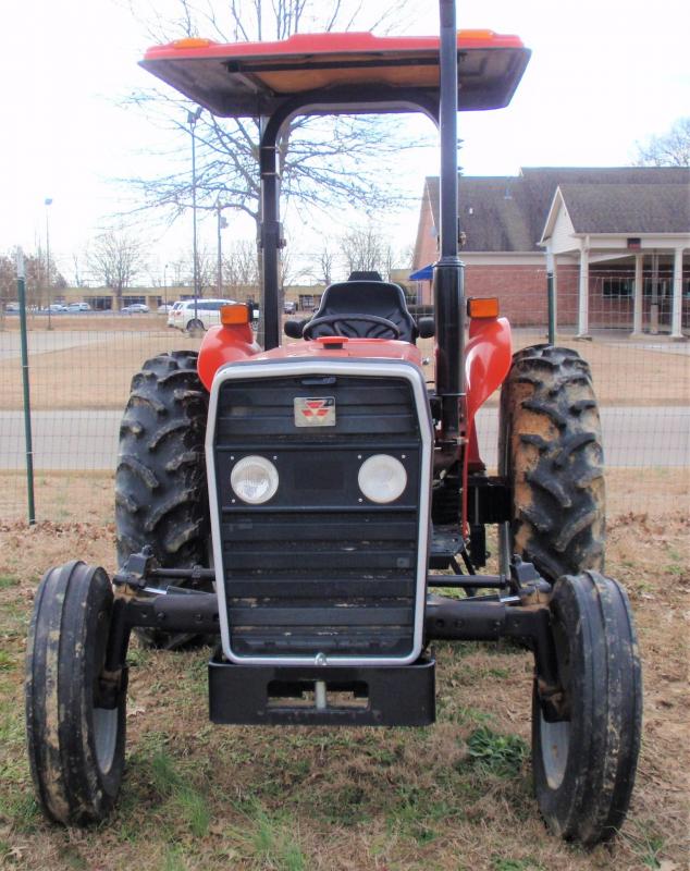 2000 Massey Ferguson 243 Tractor 2000 Massey Ferguson 243 Tractor