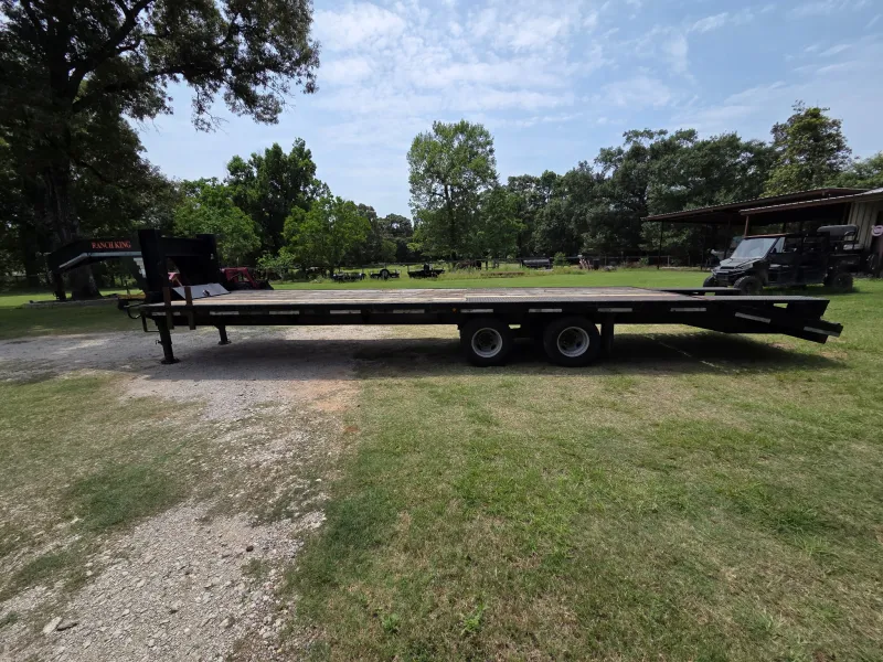 2016 Ranch King Gooseneck Trailer