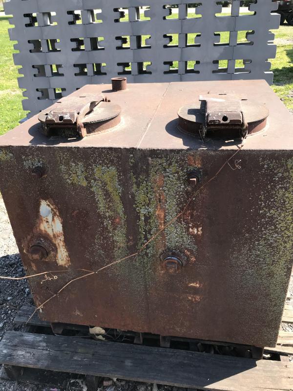 Other Unknown Equipment - 2 Compartment Waste Oil Tank Other Unknown Equipment - 2 Compartment Waste Oil Tank