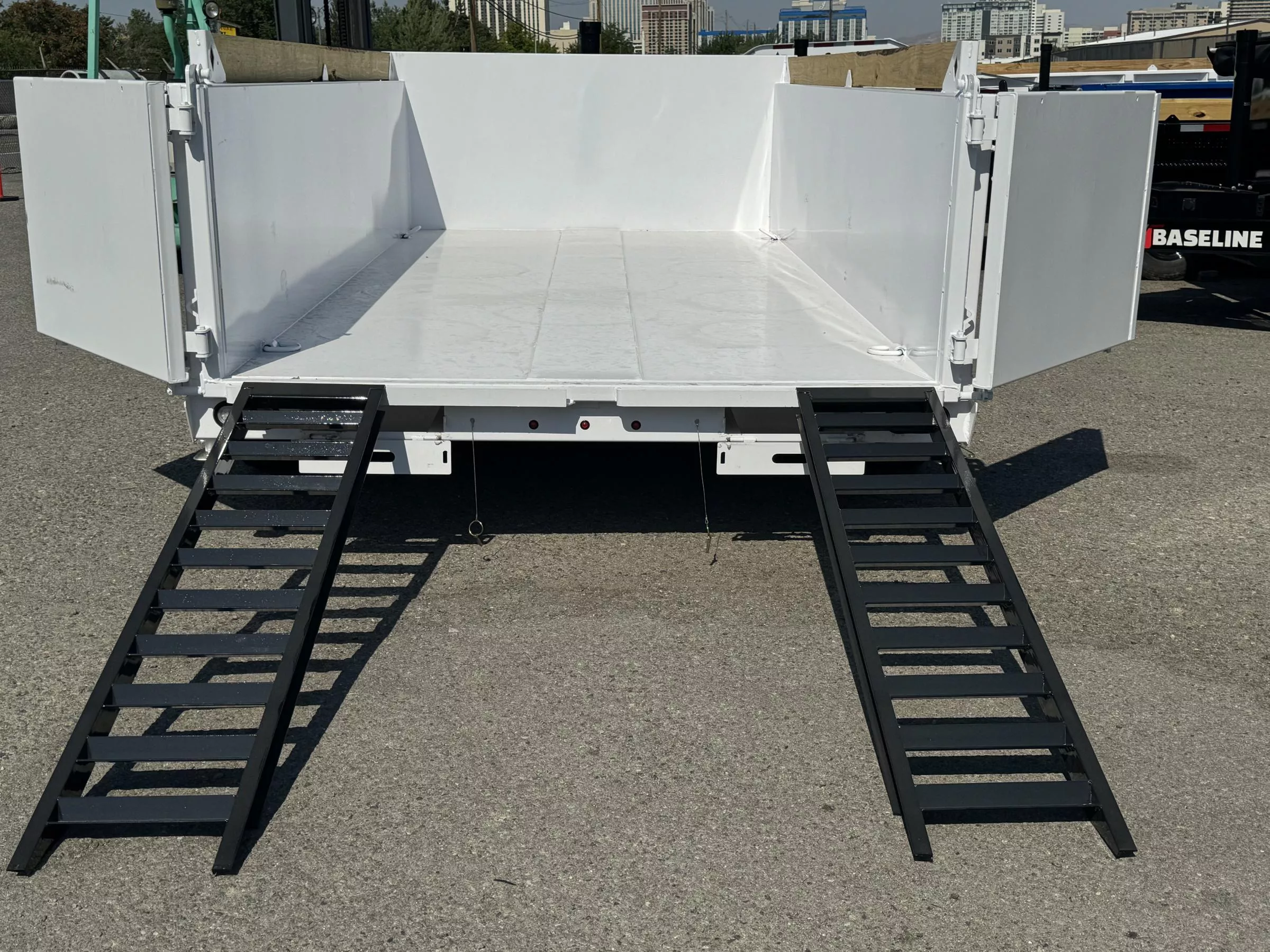 2025 Diamond C LPT 14' 32" Sides Pacesetter Edition - 14.9K Telescopic Dump Trailer gTX064lbzpsh