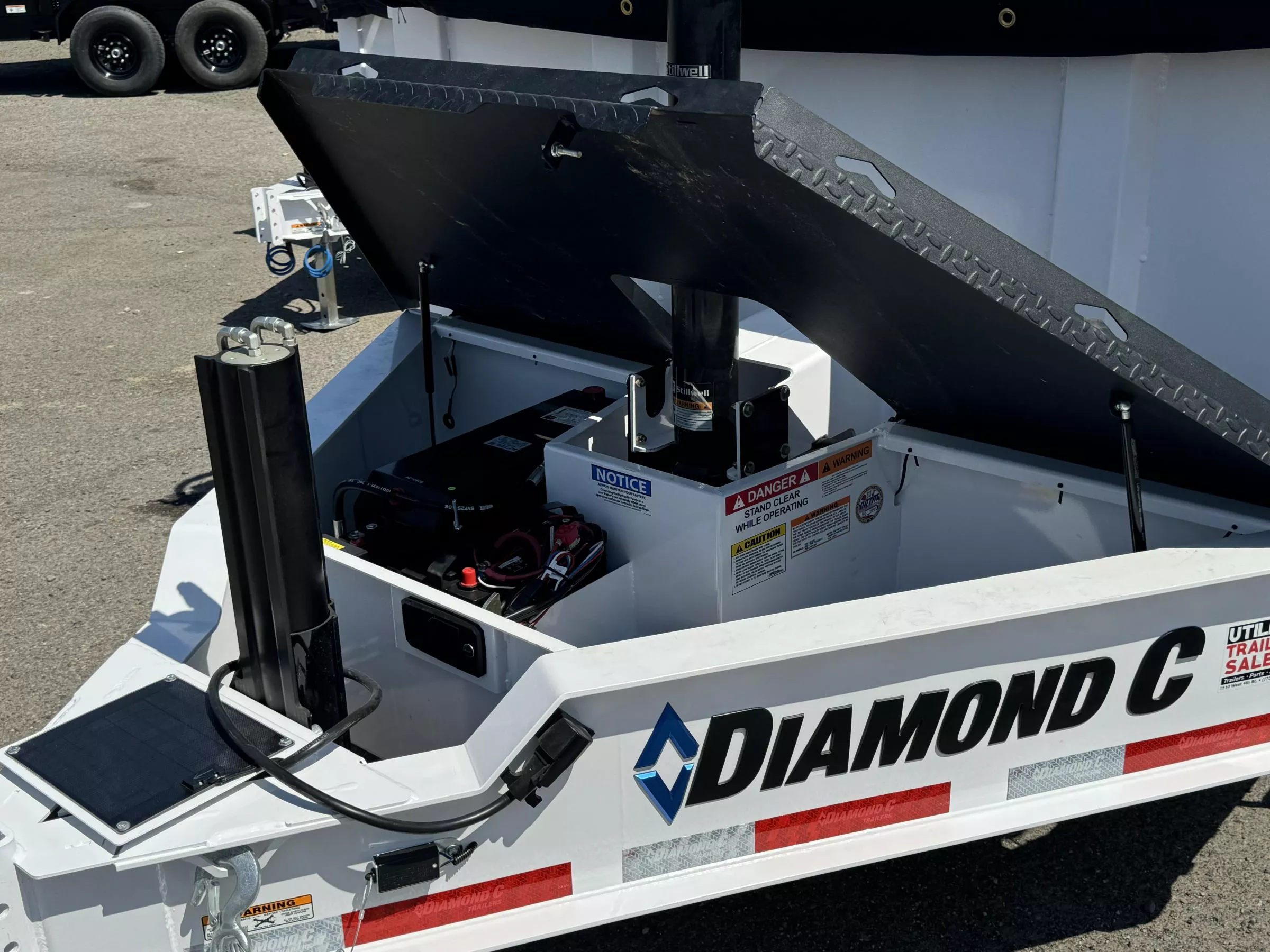 2025 Diamond C LPT 14' 32" Sides Pacesetter Edition - 14.9K Telescopic Dump Trailer 4dZgUy1wvxhg