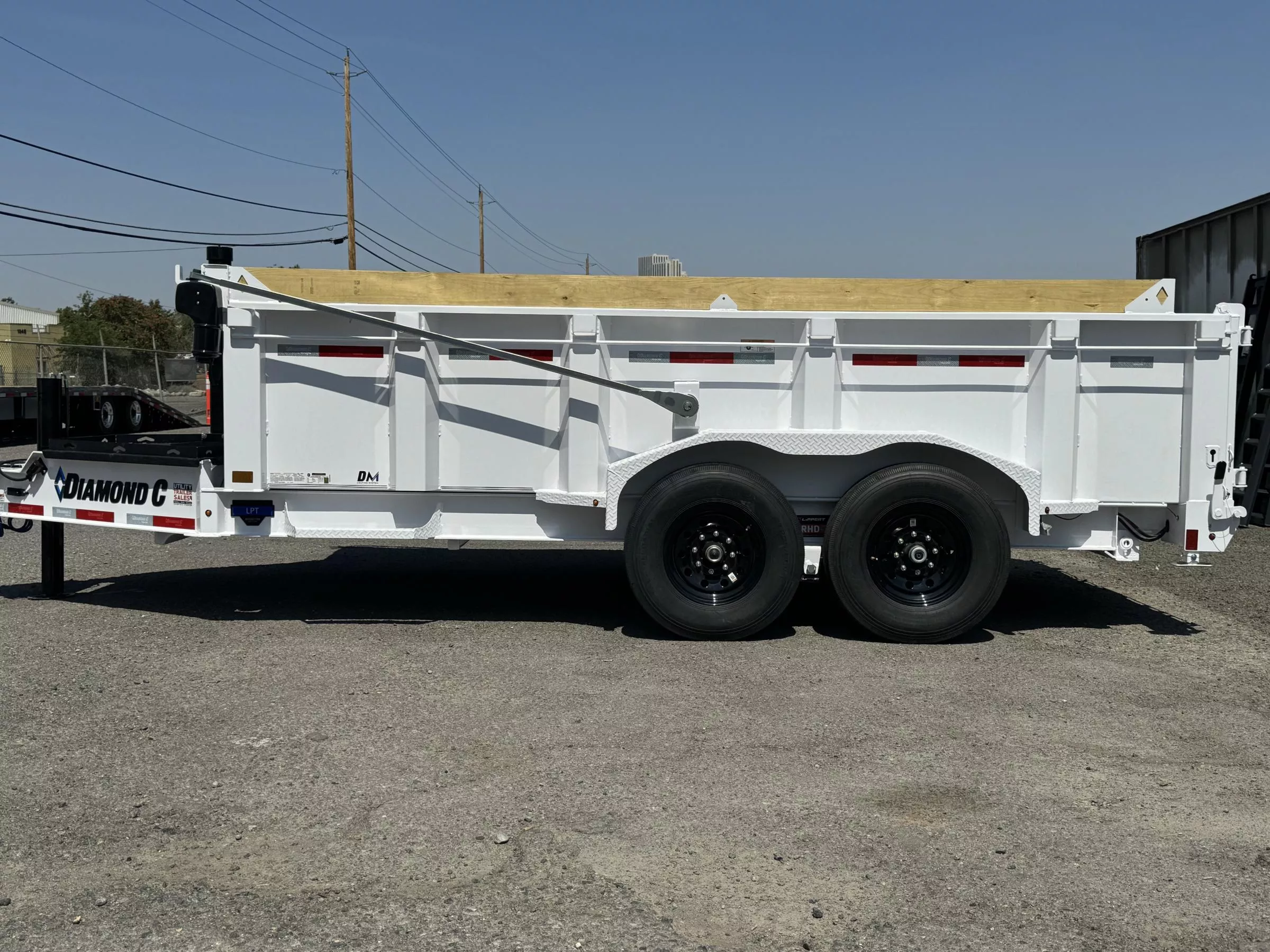 2025 Diamond C LPT 14' 32" Sides Pacesetter Edition - 14.9K Telescopic Dump Trailer BY0oISligiw7