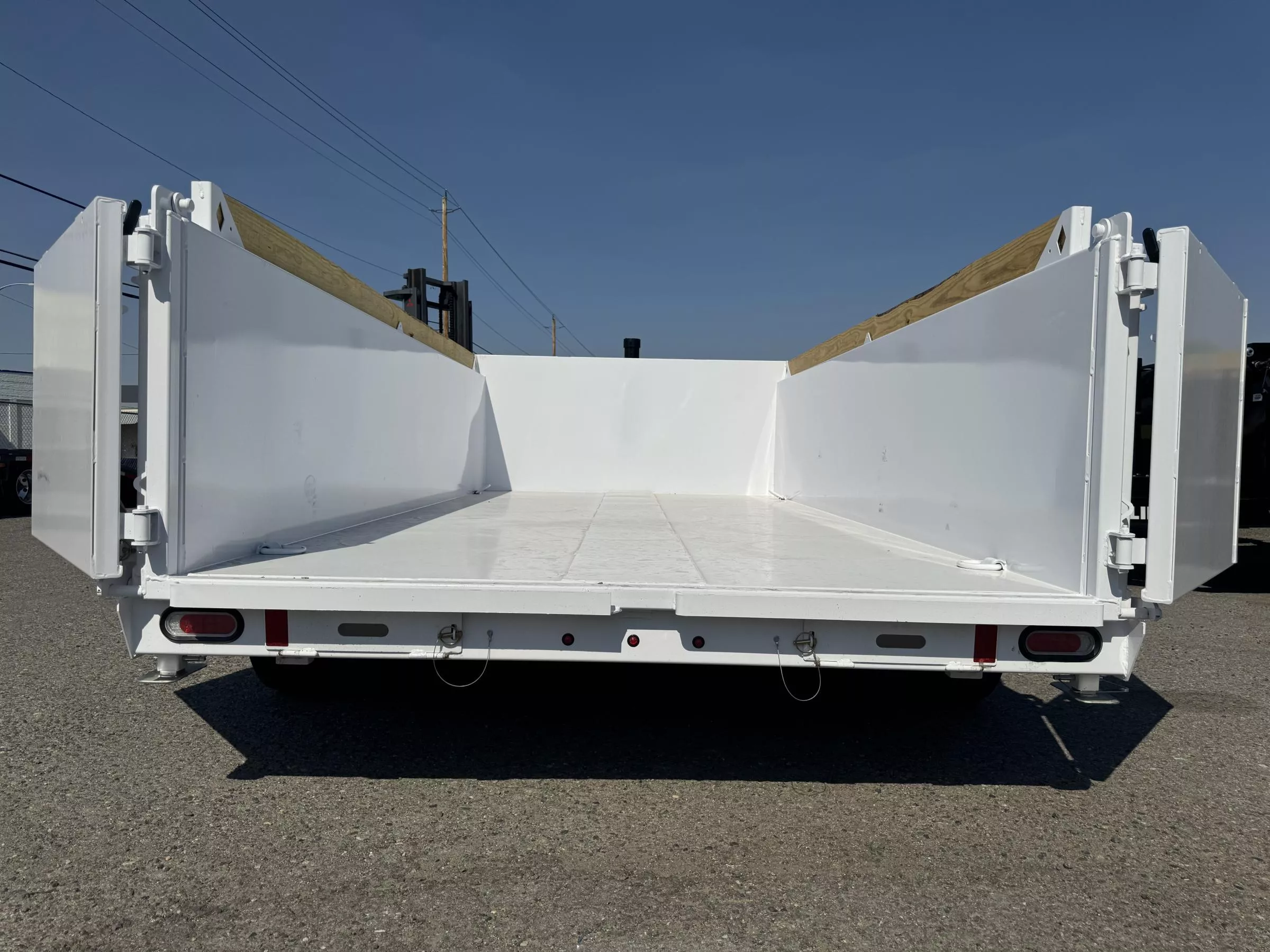 2025 Diamond C LPT 14' 32" Sides Pacesetter Edition - 14.9K Telescopic Dump Trailer hnM7G4f01hg2