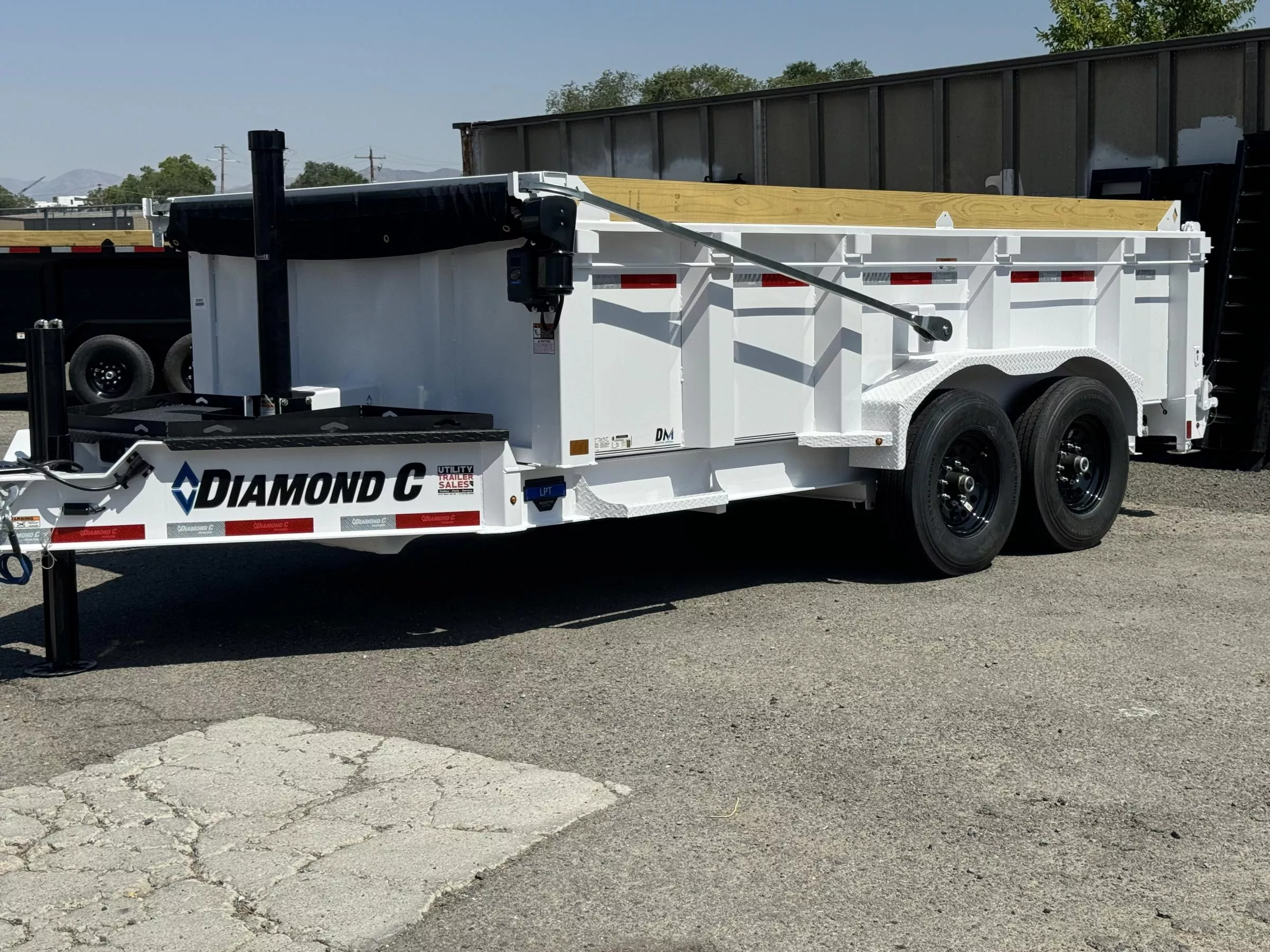 2025 Diamond C LPT 14' 32" Sides Pacesetter Edition - 14.9K Telescopic Dump Trailer KaqOtk1kdyqp