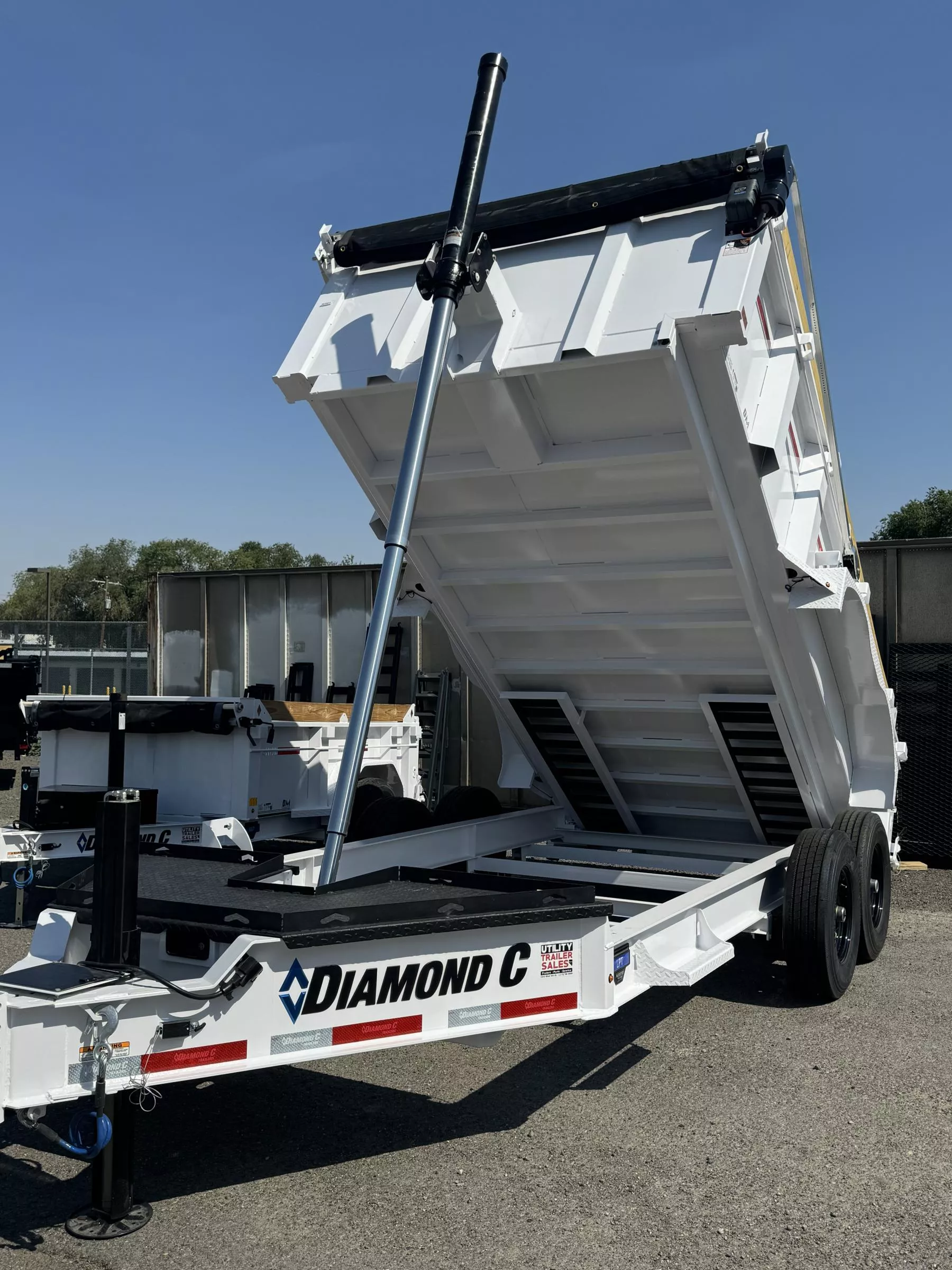 2025 Diamond C LPT 14' 32" Sides Pacesetter Edition - 14.9K Telescopic Dump Trailer 21Pi5Ig0eyxp