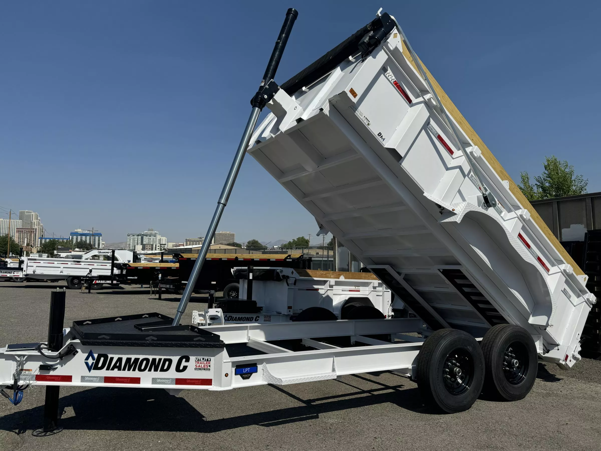 2025 Diamond C LPT 14' 32" Sides Pacesetter Edition - 14.9K Telescopic Dump Trailer YkWWemk8slpy