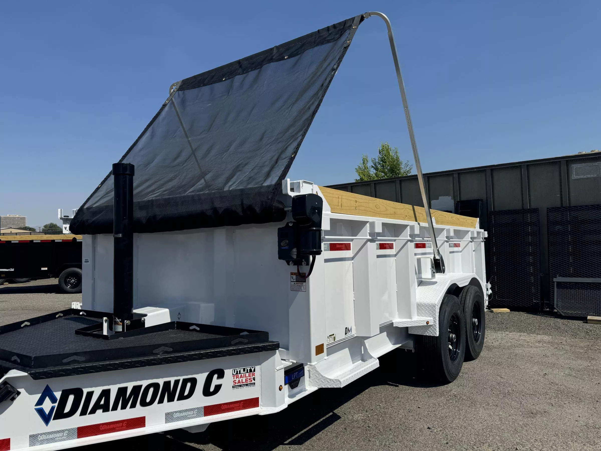 2025 Diamond C LPT 14' 32" Sides Pacesetter Edition - 14.9K Telescopic Dump Trailer lFZf5k5522et