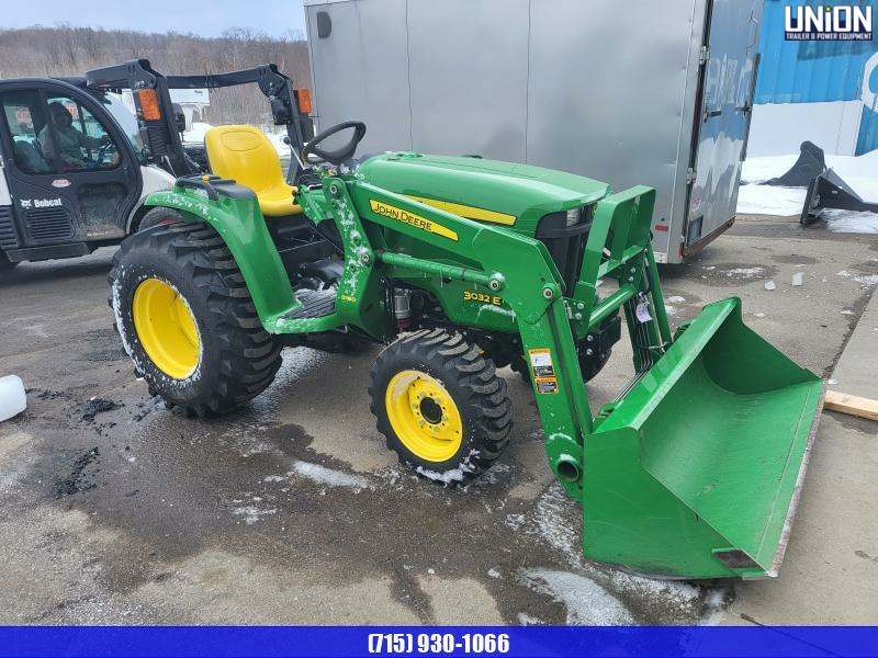 2016 John Deere 3032 Tractor