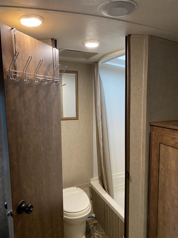 used Travel Trailers Starcraft RV Autumn Ridge for sale, in Gridley, CA Thumbnail 9