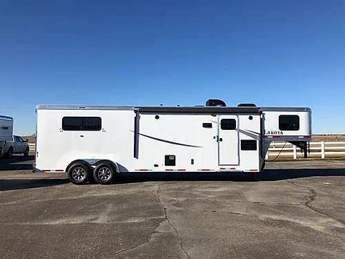 Lakota 2019 Colt 3H LQ Horse Trailer Lakota 2019 Colt 3H LQ Horse Trailer