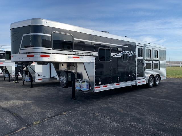 2022 SMC 3H LQ Horse Trailer 2022 SMC 3H LQ Horse Trailer