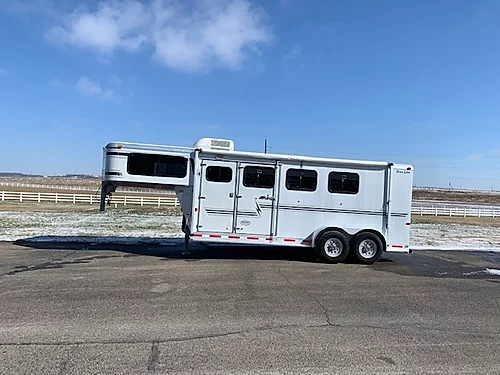 2000 Star Lite 3H Weekender Horse Trailer 2000 Star Lite 3H Weekender Horse Trailer