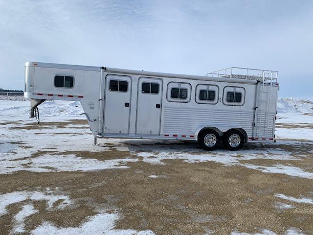1998 Featherlite 3H GN Horse Trailer 1998 Featherlite 3H GN Horse Trailer