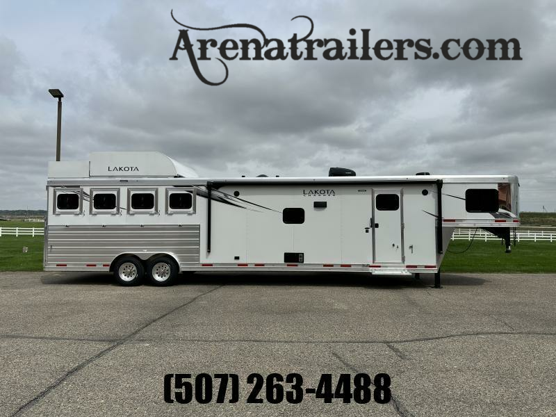 2022 Sundowner Trailers 3H 12' LQ Horizon Horse Trailer