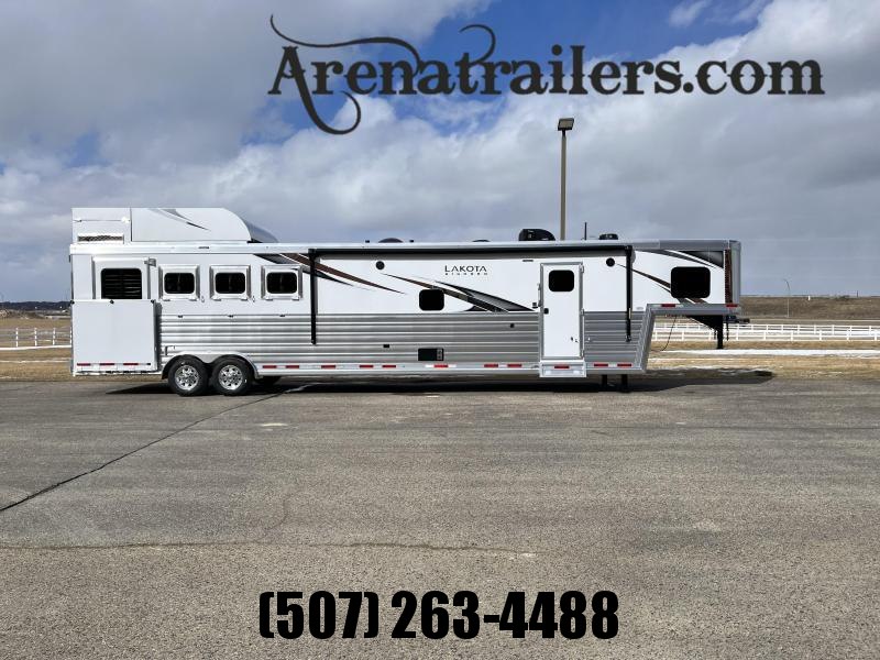 2022 Lakota BH8416SR Horse Trailer 2022 Lakota BH8416SR Horse Trailer