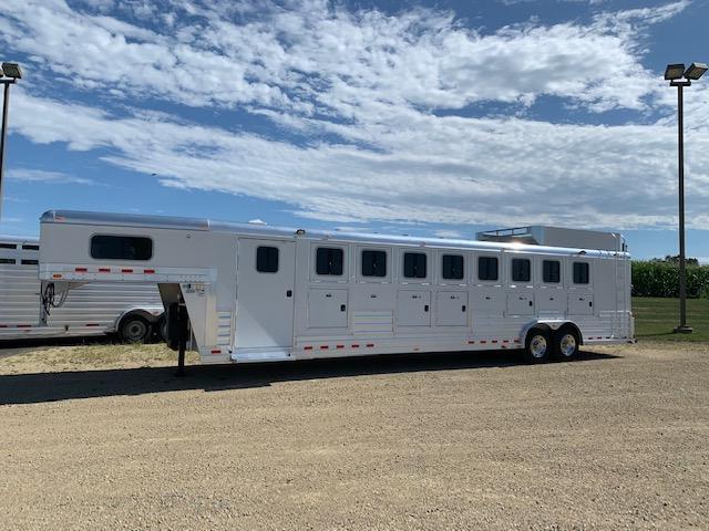 2009 4-Star Trailers 8 Horse Trailer 2009 4-Star Trailers 8 Horse Trailer