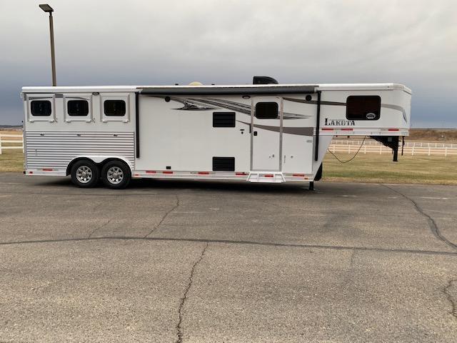 2017 Lakota 3H LQ Horse Trailer 2017 Lakota 3H LQ Horse Trailer