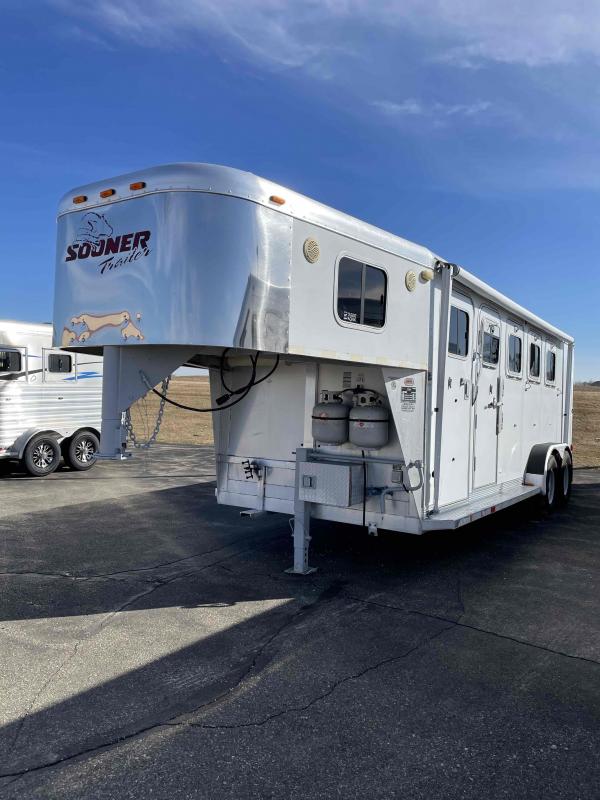 2003 Sooner 4H Weekender Horse Trailer 2003 Sooner 4H Weekender Horse Trailer