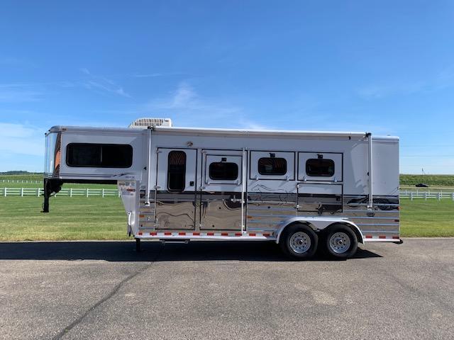 2004 Sundowner Trailers Gooseneck Horse Trailer 2004 Sundowner Trailers Gooseneck Horse Trailer
