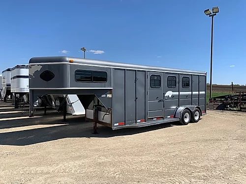 2000 S and H 3H GN Horse Trailer 2000 S and H 3H GN Horse Trailer