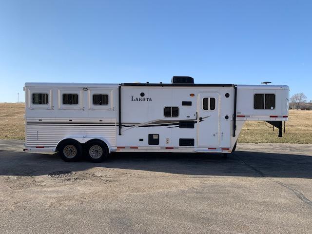 2014 Lakota 3H LQ Horse Trailer 2014 Lakota 3H LQ Horse Trailer