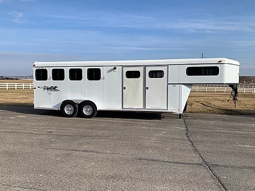 2002 Circle J 4H Weekender Horse Trailer 2002 Circle J 4H Weekender Horse Trailer