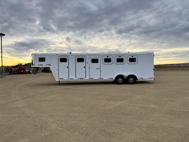 2003 Exiss Trailers SS400MT Horse Trailer 2003 Exiss Trailers SS400MT Horse Trailer