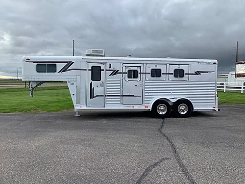1997 4-Star 3H Weekender Horse Trailer 1997 4-Star 3H Weekender Horse Trailer