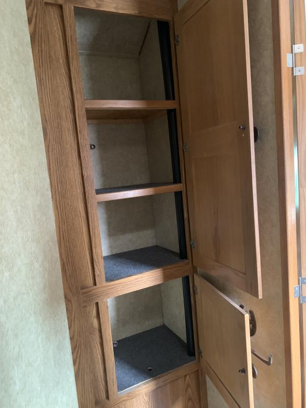 2006 Merhow Trailers 3H 10' LQ Verylite Horse Trailer Horse Trailers