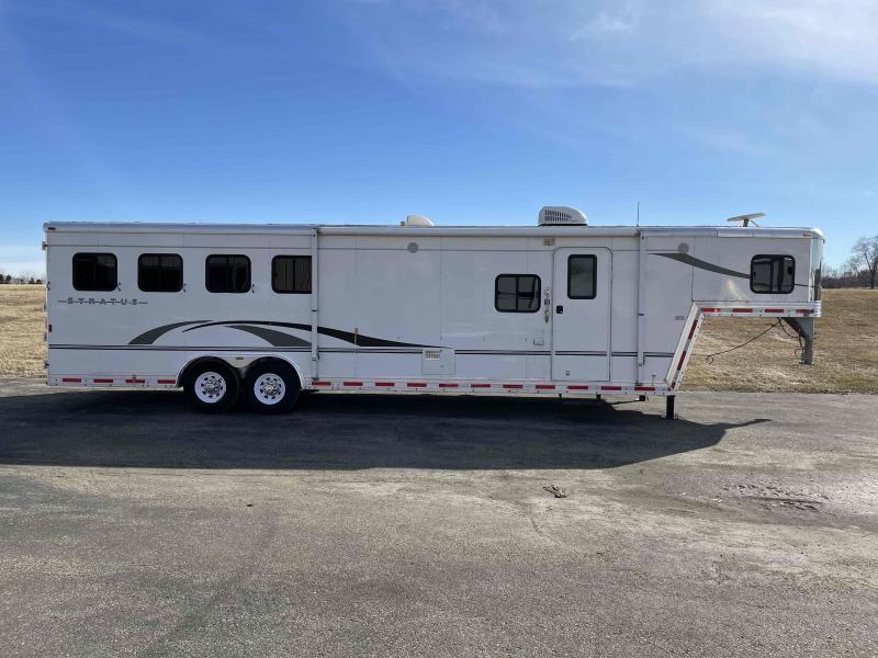 2005 Bison Trailers 4H LQ Horse Trailer 2005 Bison Trailers 4H LQ Horse Trailer